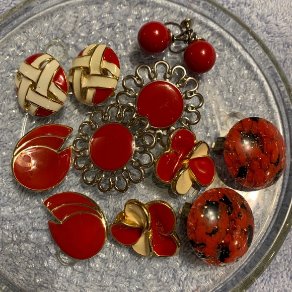 🌼Red Earring Bundle. Gifted - Picture 1 of 1